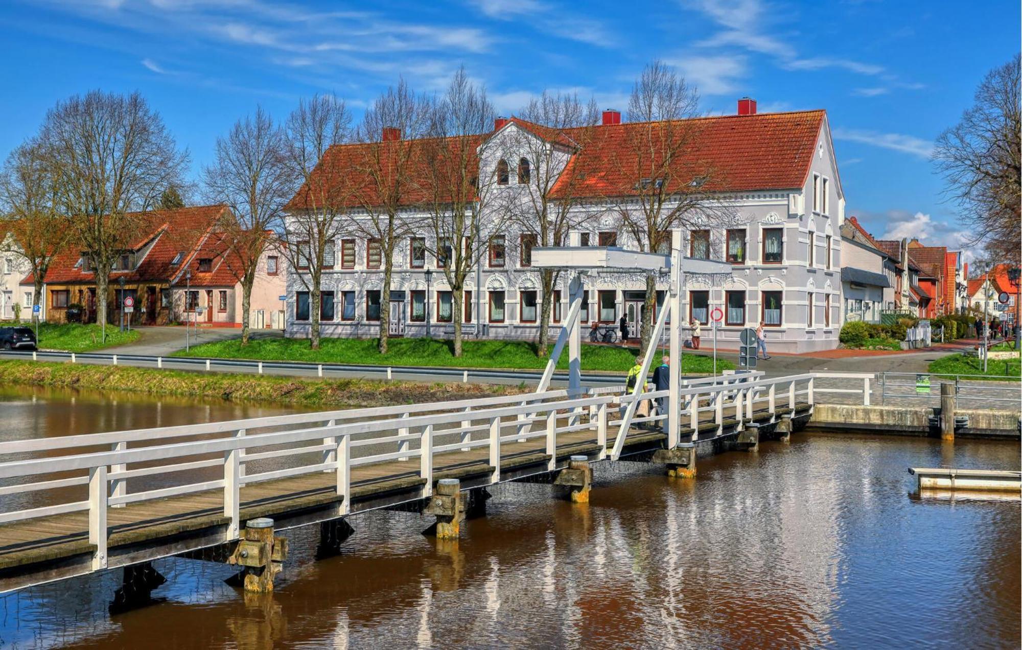 Nice Home In Toenning With Kitchen Buitenkant foto
