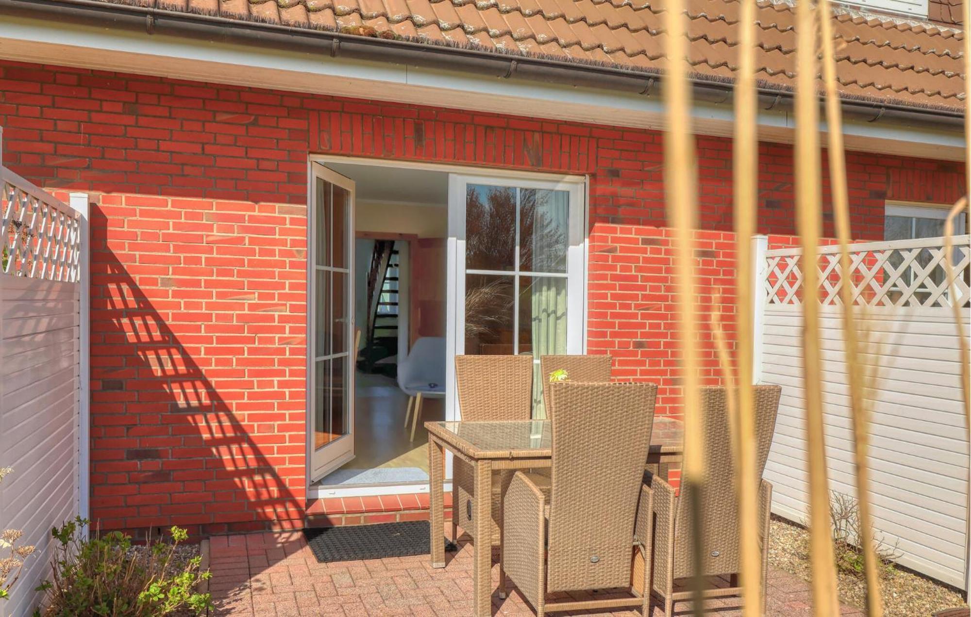 Nice Home In Toenning With Kitchen Buitenkant foto