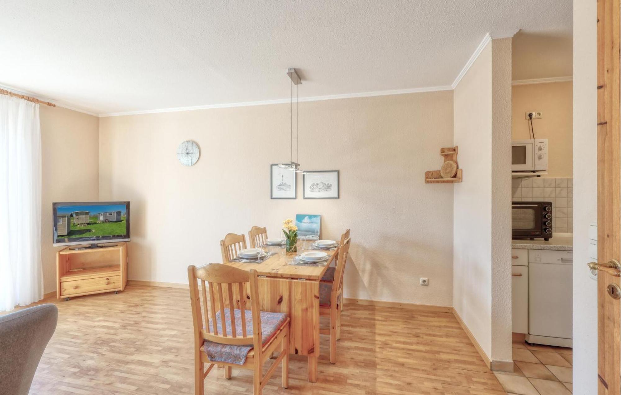 Nice Home In Toenning With Kitchen Buitenkant foto