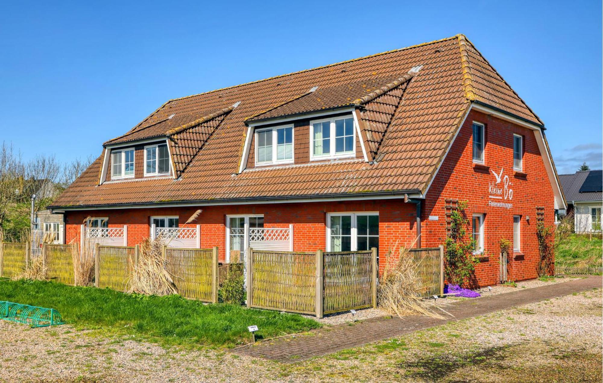Nice Home In Toenning With Kitchen Buitenkant foto